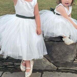 2 lovely flower girl dresses. Sizes 2 and 5.  They are tulle and satin.